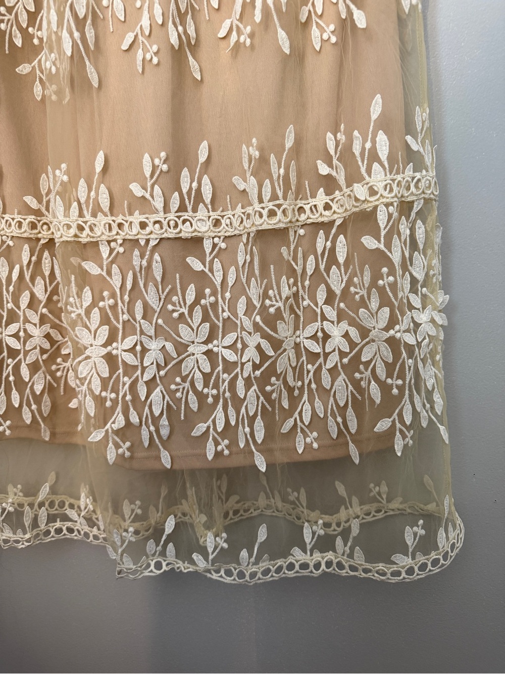 Roolee Embroidered Ivory Lace Overlay Dress Size M - Picture 3 of 8